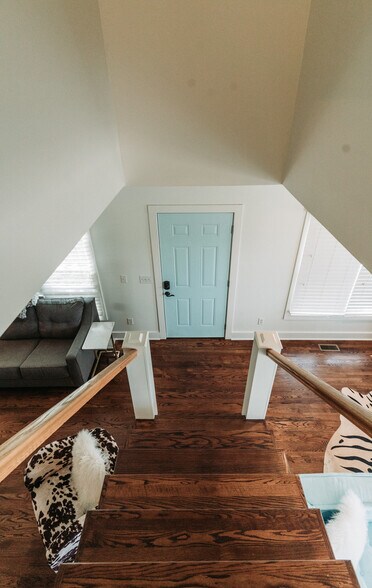 Building Photo - 902B Shelby Ave