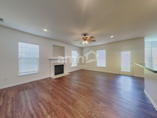 Building Photo - 6923 Babbling Brook Ln