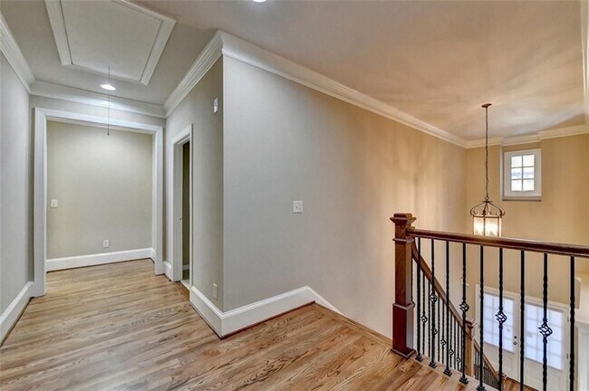 Building Photo - 11636 Parkside Ave
