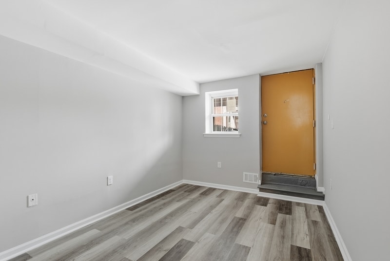 Building Photo - 906 N Fulton Ave