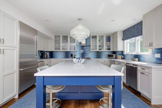 Building Photo - 48 Woodthrush Ln