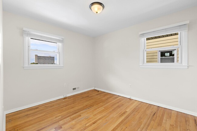 Building Photo - 689 9th St