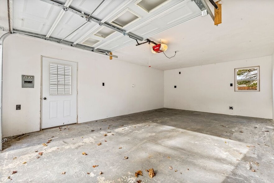 Building Photo - 83 Richardson St