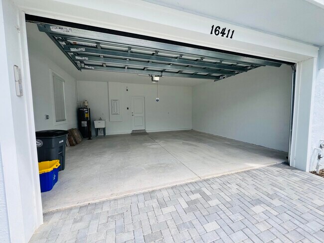 Building Photo - 16411 Powerscourt Dr