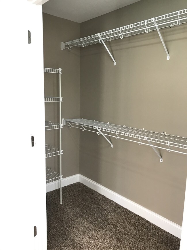 Building Photo - 3564 Drake Rd