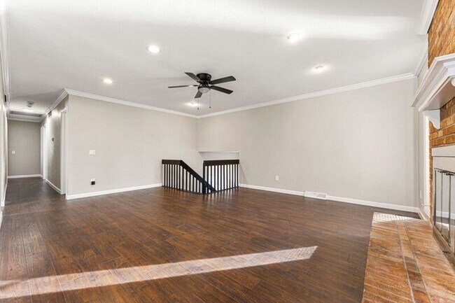 Building Photo - Updated Home in Windsor Park!