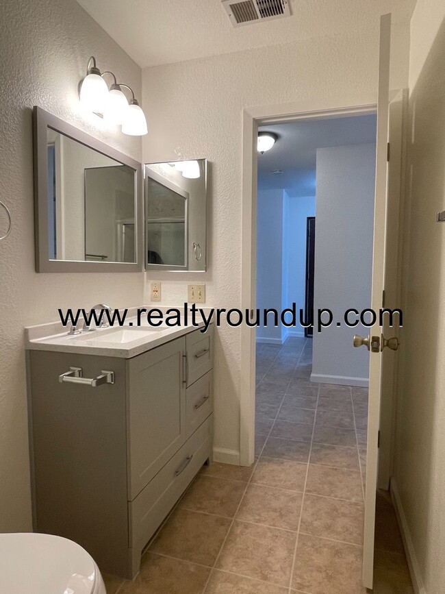 Building Photo - Newly remodeled two bedroom one bath condo...