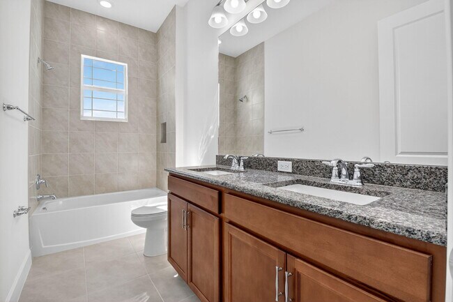 Building Photo - 15120 Wildwood Cir