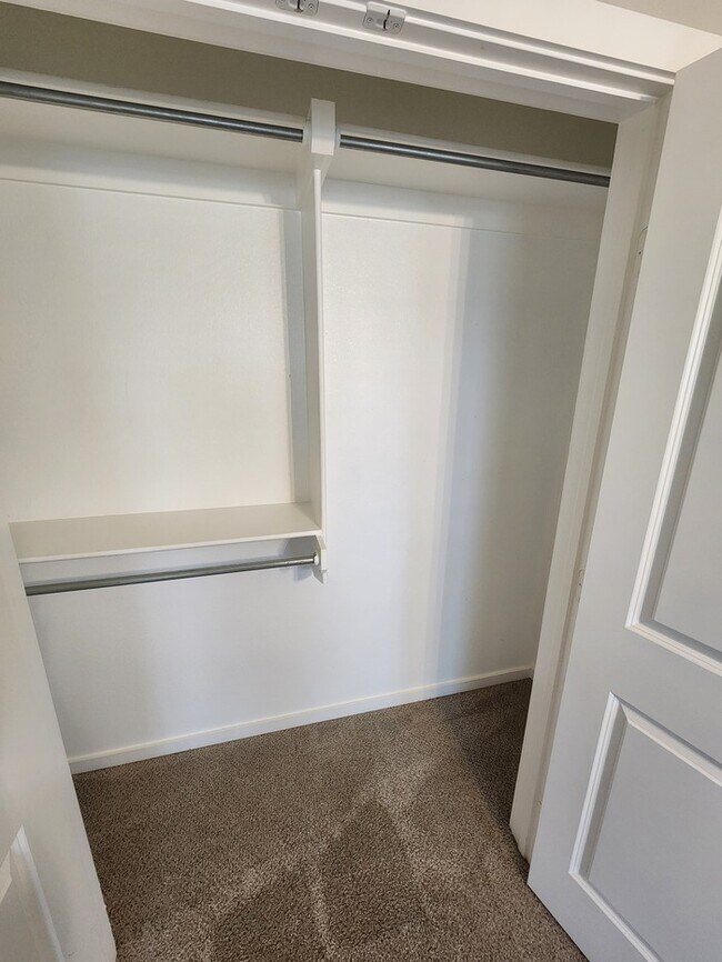 Building Photo - In Lone Star Trails! 3 bed 2 bath, 2 car garage