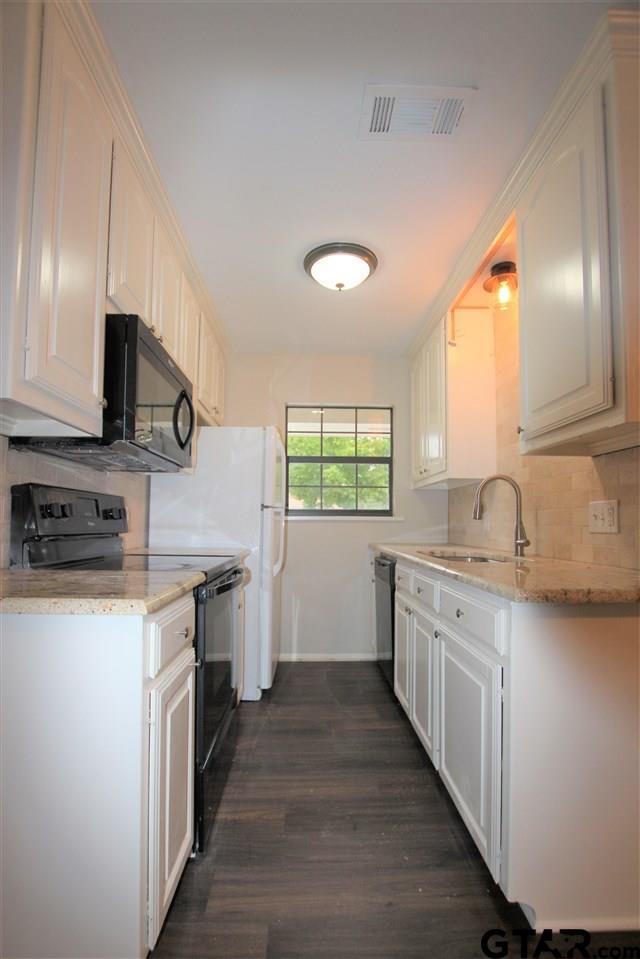 Building Photo - 15711 Echo Glen Dr