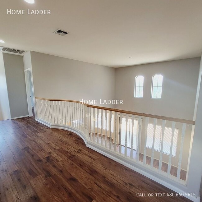 Building Photo - 6282 S Moccasin Trail