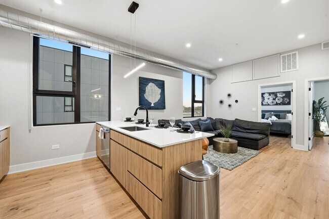 Building Photo - 6044 N Winthrop Ave