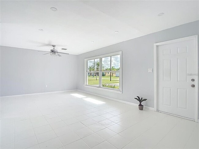 Building Photo - 3095 Pinetree St