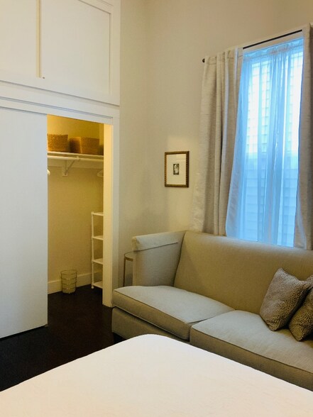 Building Photo - 317 S Salcedo St