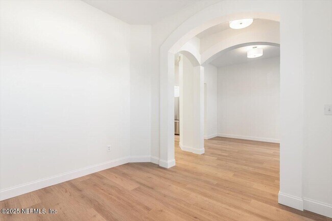 Building Photo - 12184 Mantle Dr