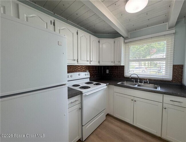 Building Photo - 2204 Ponce De Leon Cir
