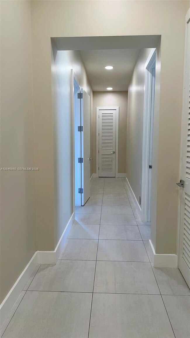 Building Photo - 12802 Grand Oaks Dr