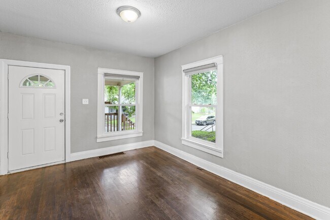 Building Photo - Coming Soon!! Charming 2-Bedroom Home!