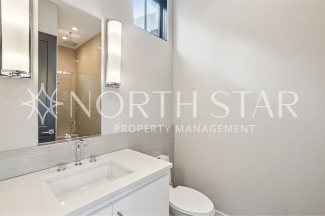 Building Photo - Luxury Living in the Heart of Lake Oswego: Stylish 3-Story Townhouse