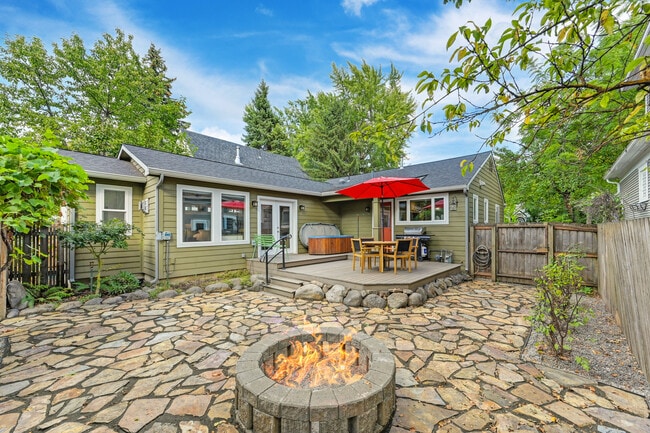 Building Photo - 841 N 5th St