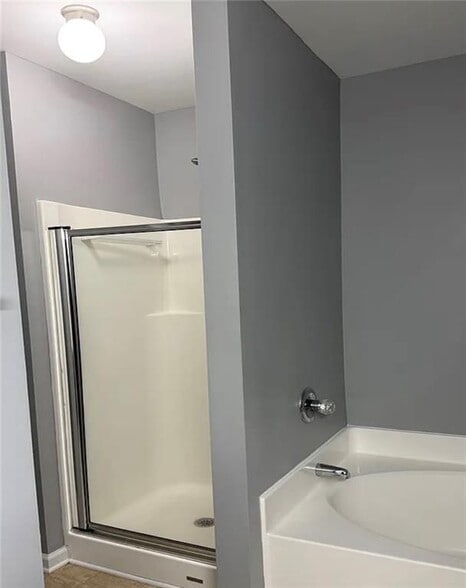 Building Photo - 5054 Lower Elm St