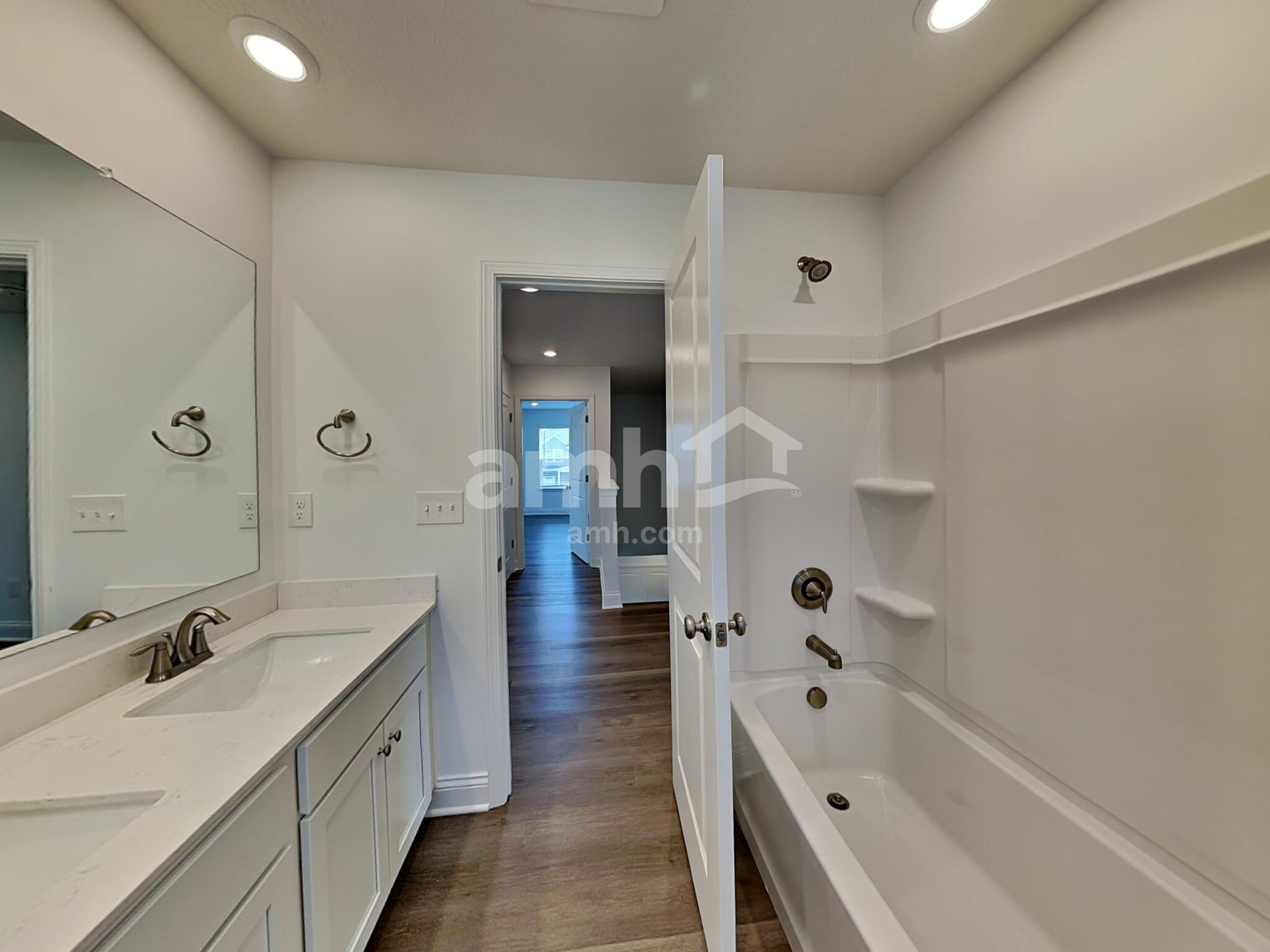 Building Photo - 300 Pne Hl Ct