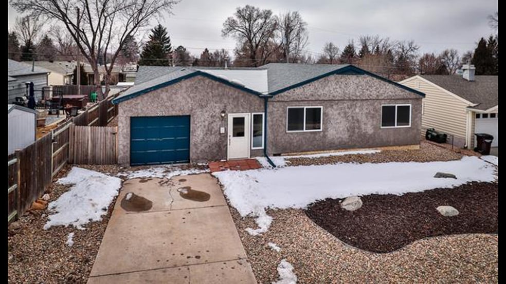 Building Photo - 203 Elmwood Dr