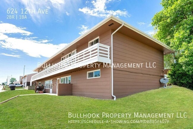 Building Photo - 624 12th Ave