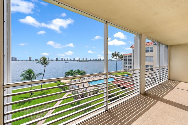 Primary Photo - 105 Paradise Harbour Blvd