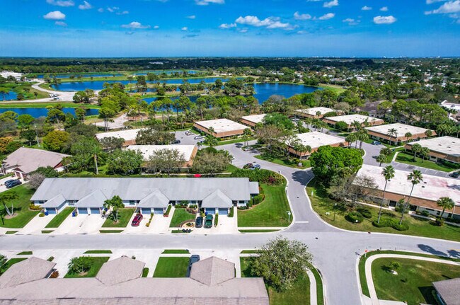 Building Photo - 188 Moccasin Trail N