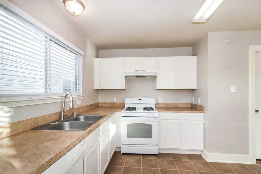 Building Photo - 7431 Leightonfield Ct