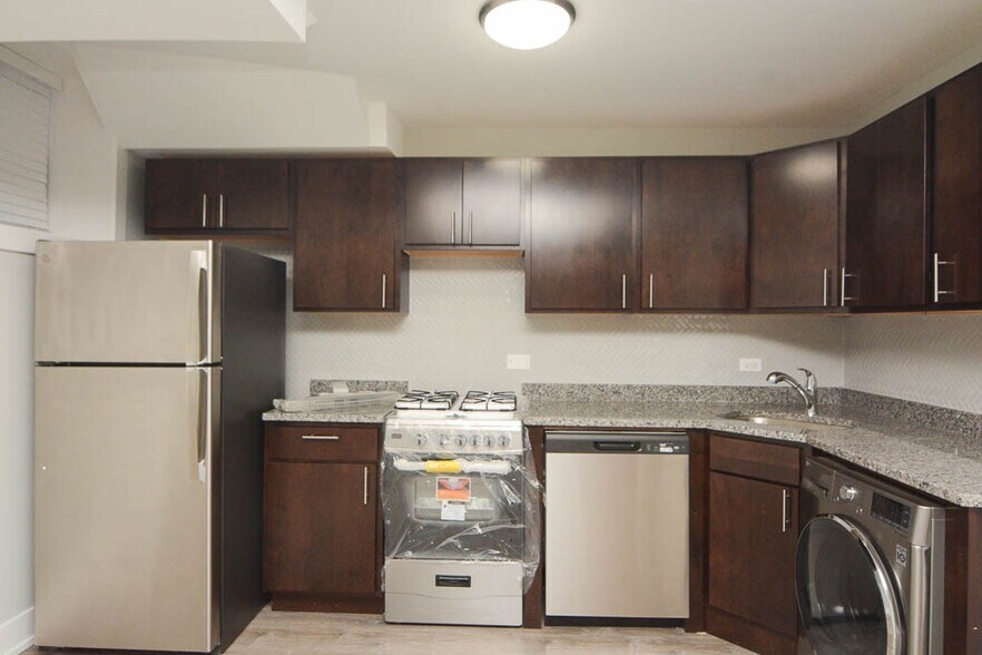 Building Photo - 436 W Belden Ave