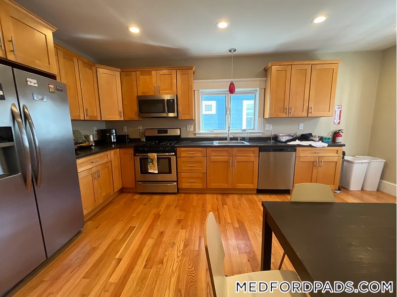 Building Photo - 46 Stanley Ave