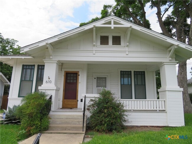 Building Photo - 610 E Krezdorn St