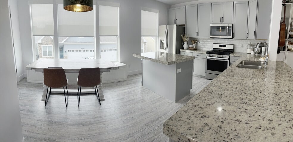 Kitchen - 1822 W Torlundy Dr