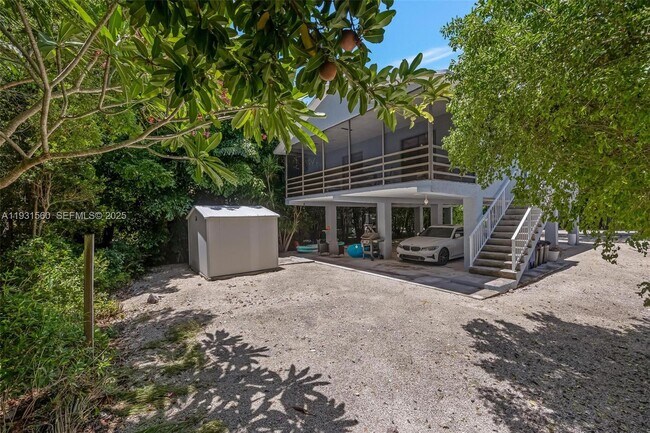 Building Photo - 139 N Bay Harbor Dr