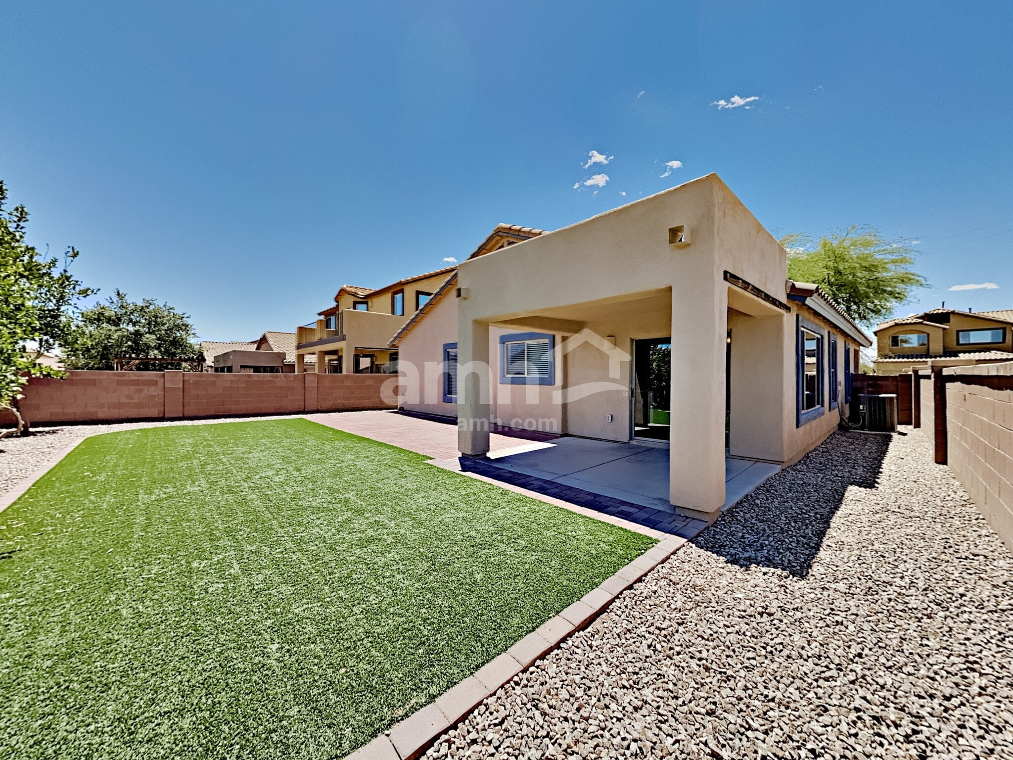 Building Photo - 342 W Calle Paso Suave