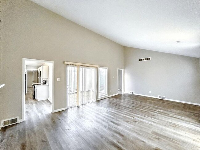 Building Photo - 3333 Leschallas Dr