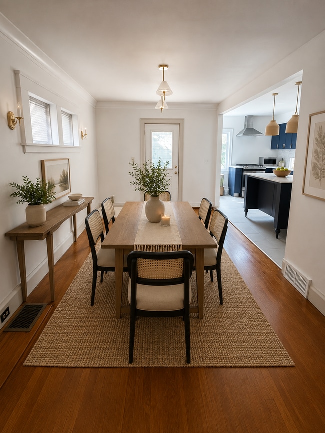 Building Photo - Available Immediately! 3 Bed 1 Bath Single Family Home!