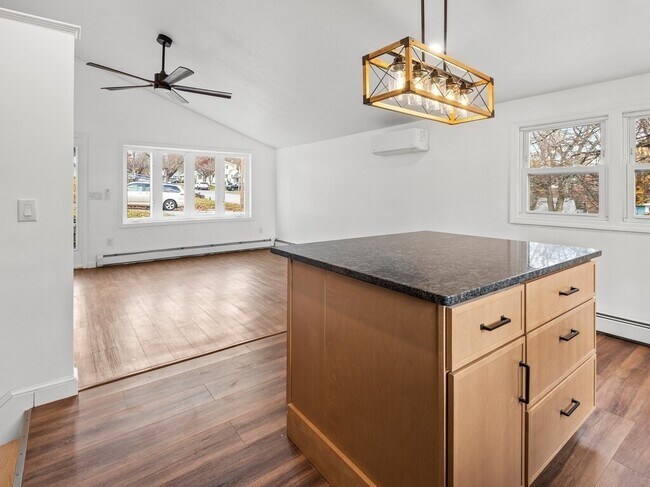 Building Photo - 38 Hilda St