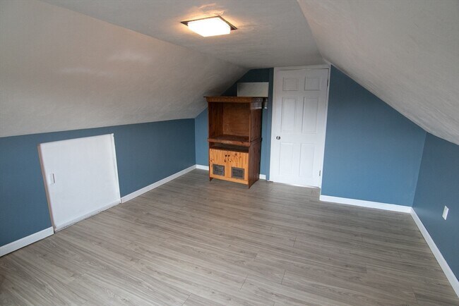 Building Photo - 118 Vine St