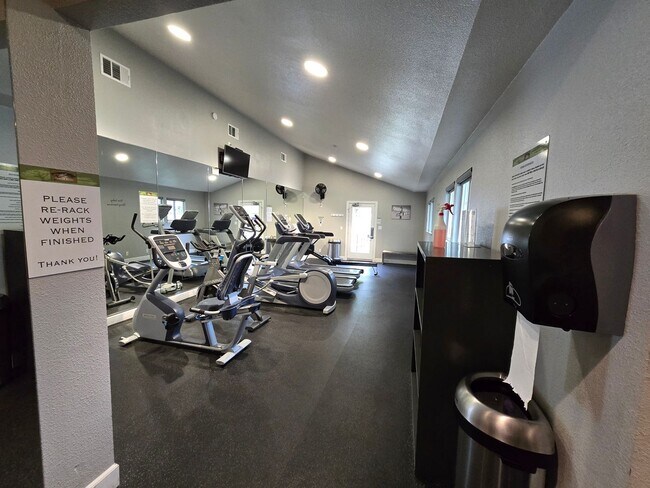 Building Photo - Remodeled Lower Level Condo in Oakland, CA...