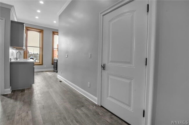 Building Photo - 27 Main St