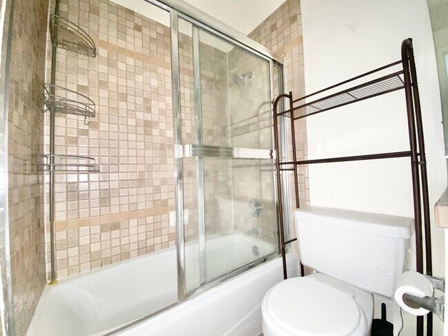 Building Photo - 849 S Shenandoah St