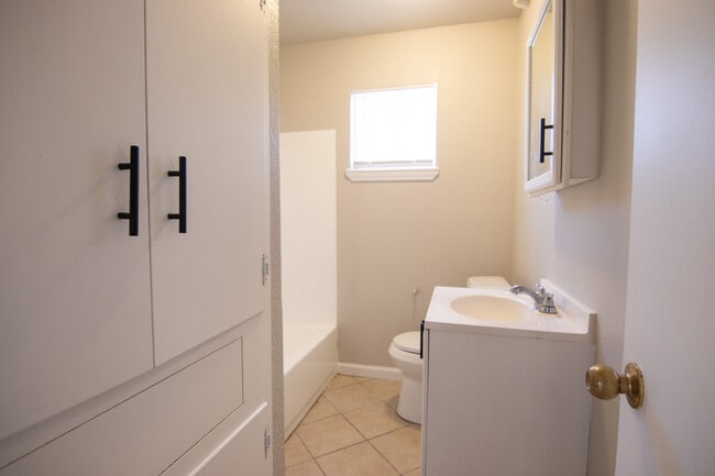 Building Photo - 3714 Ridgemont Dr