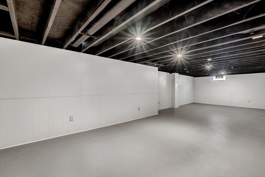 Building Photo - 1449 Coachway Ln