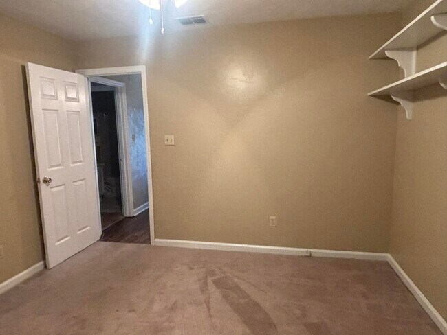 Building Photo - 447 Richview Park Cir W