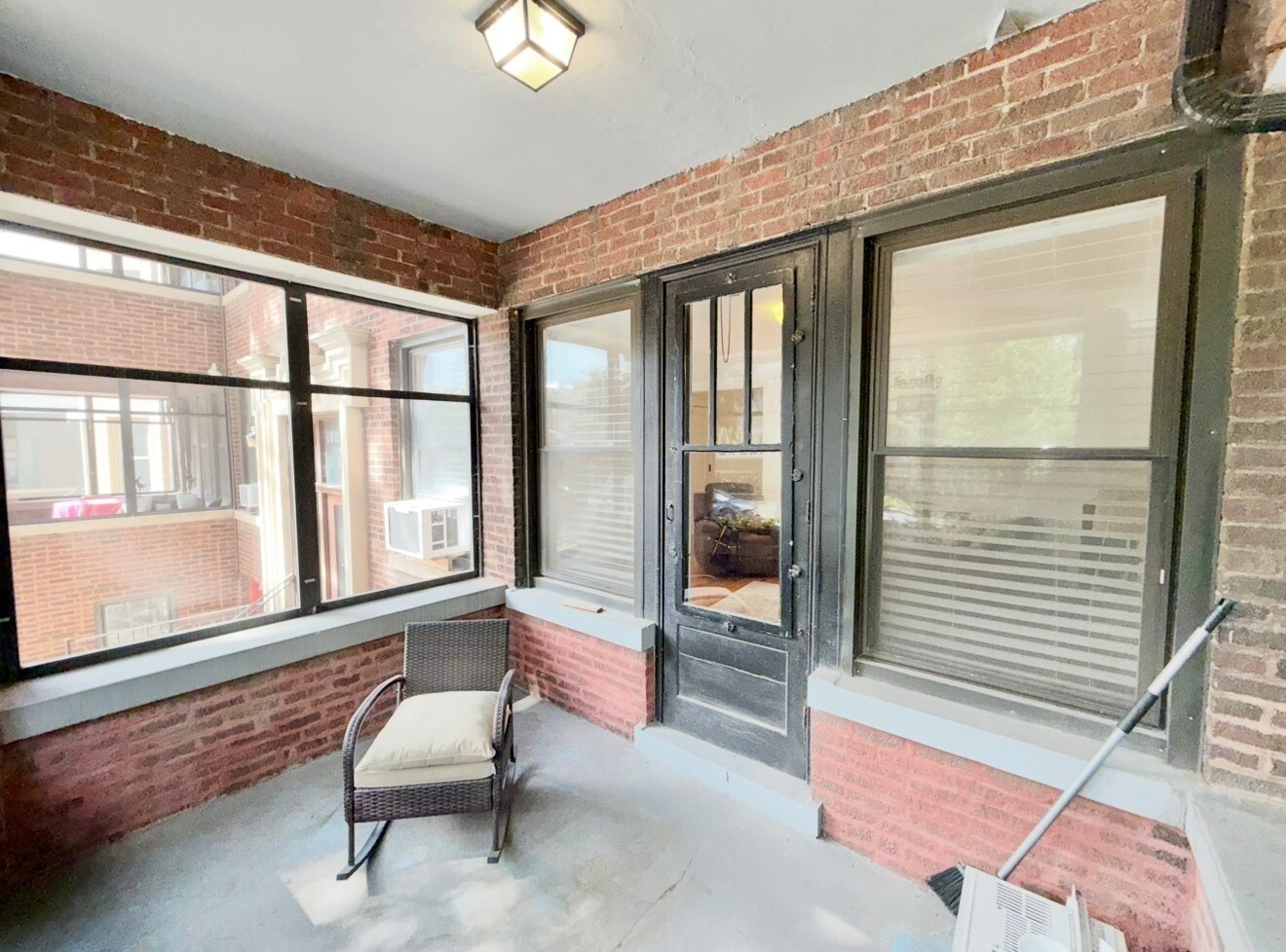 Building Photo - 1626 W Rascher Ave