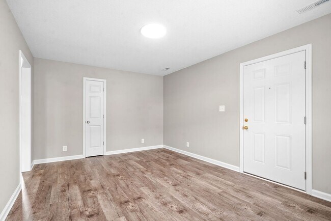 Building Photo - 147 Darlene Dr