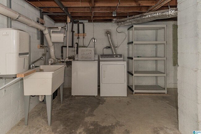 Building Photo - 615 Broadway St